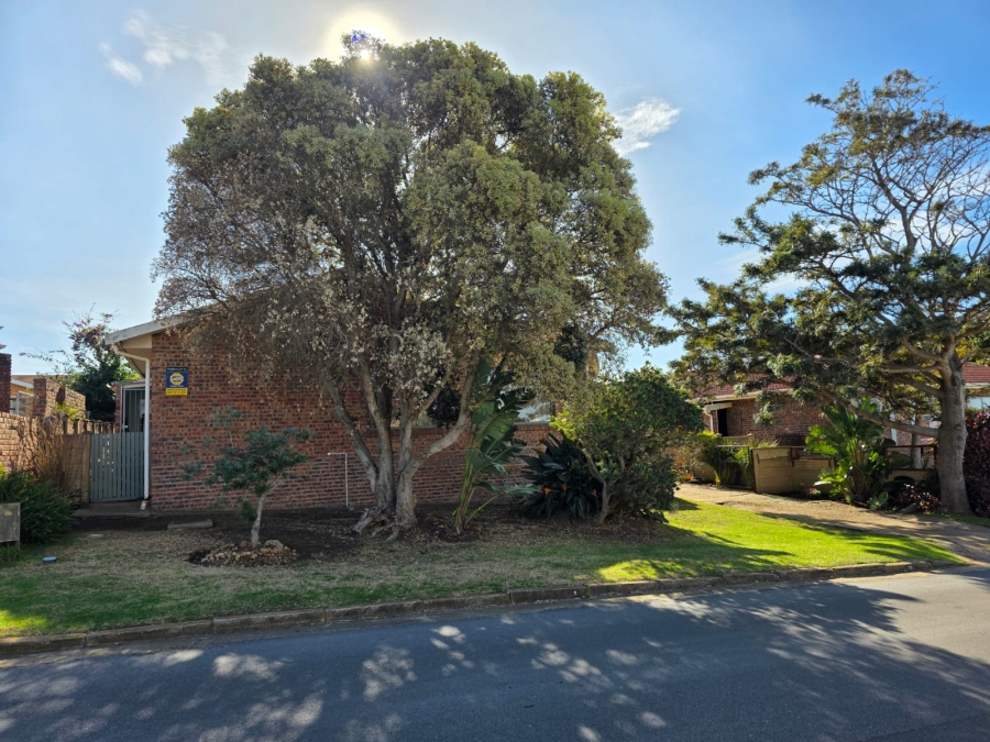 3 Bedroom Property for Sale in Wavecrest Eastern Cape